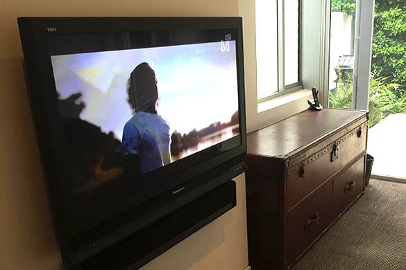 Wall mounted TV and Sonos Playbar